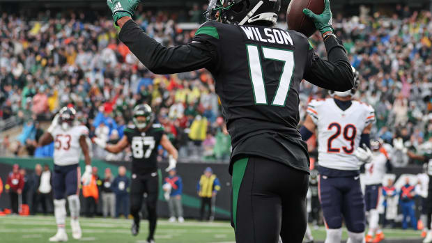 Jets' WR Garrett Wilson signals TD against the Bears